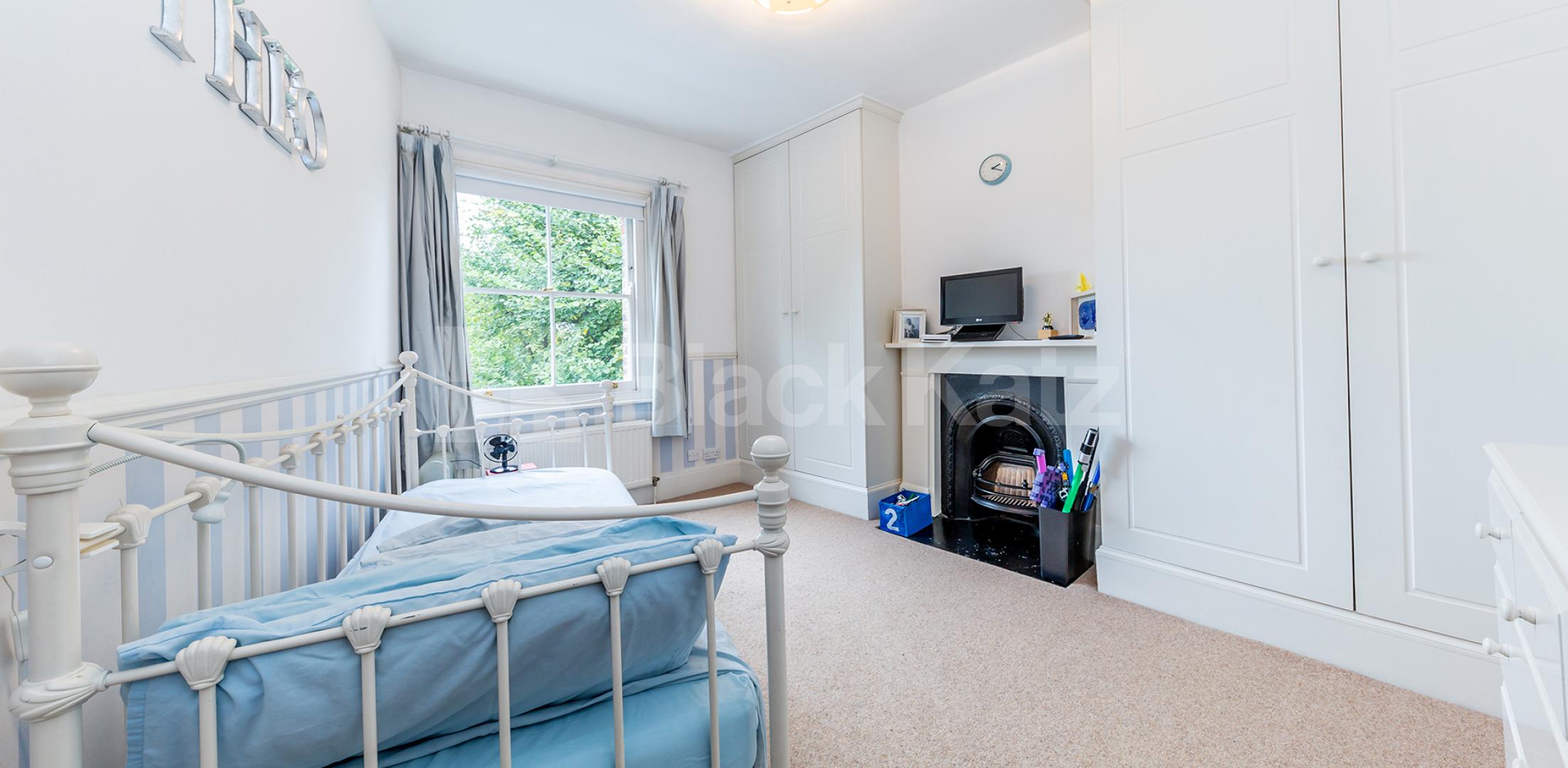 			STUNNING 4 BED WITH GARDEN! , 4 Bedroom, 1 bath, 1 reception House			 Hartham Road  , CALEDONIAN ROAD 